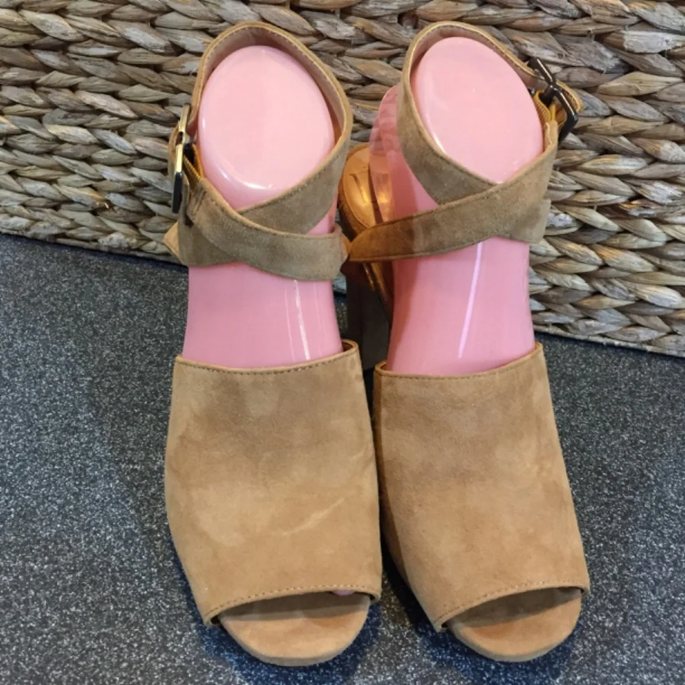 Diane Von Furstenberg Tan Suede Heels
